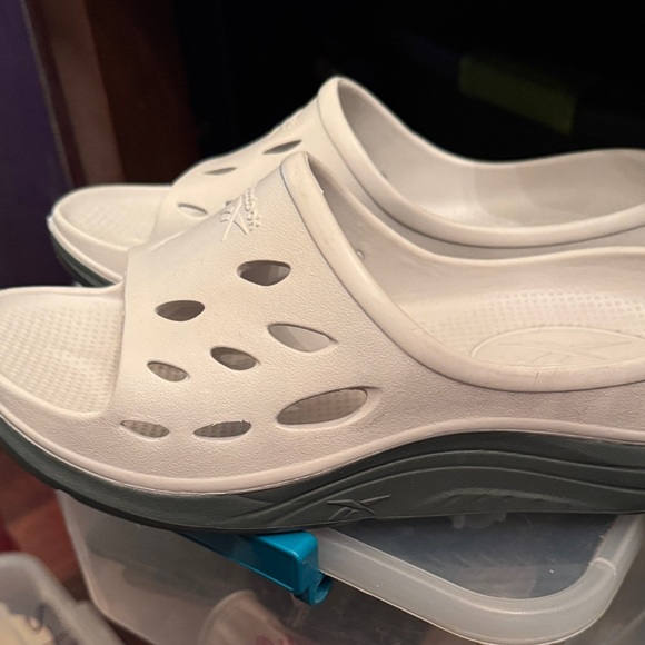 Reebok White Slide Sandals - Picture 4 of 8